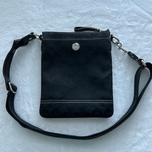 Coach signature  black swing pack crossbody